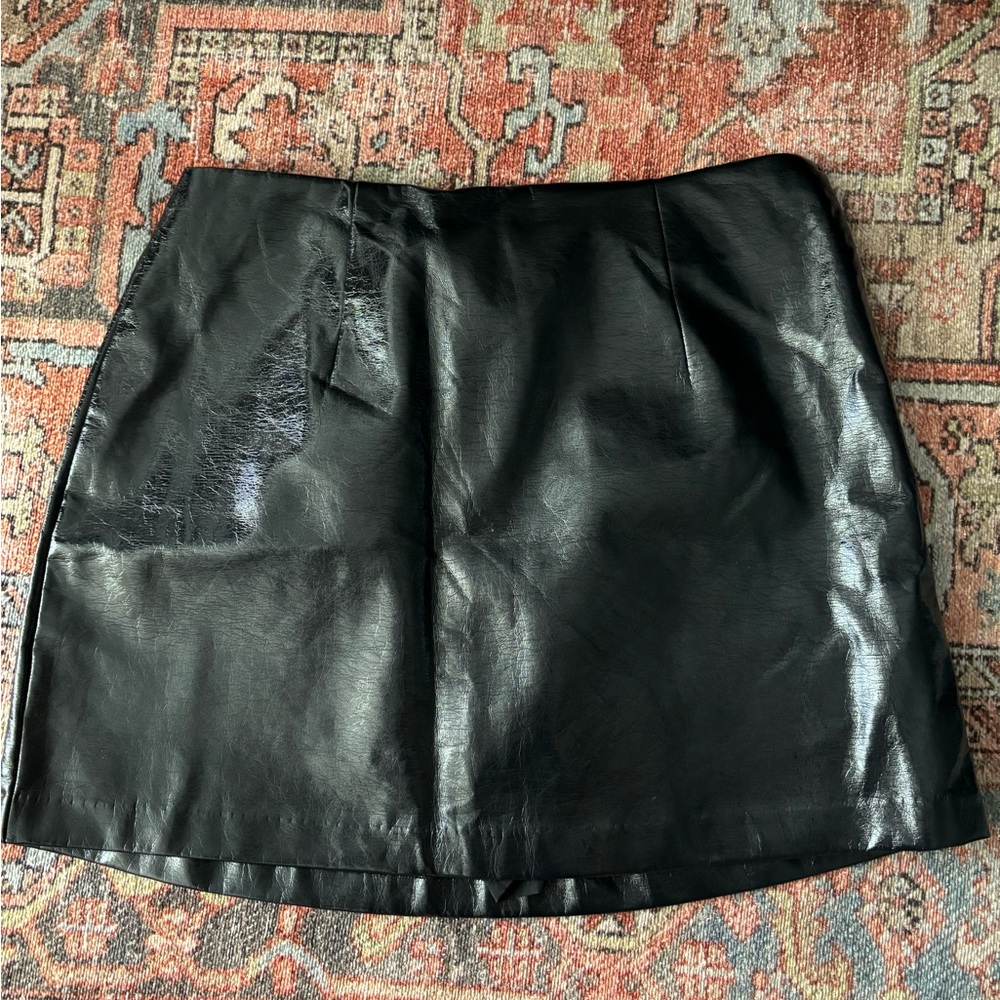 Abercrombie patent vegan leather mini skort small navy/black